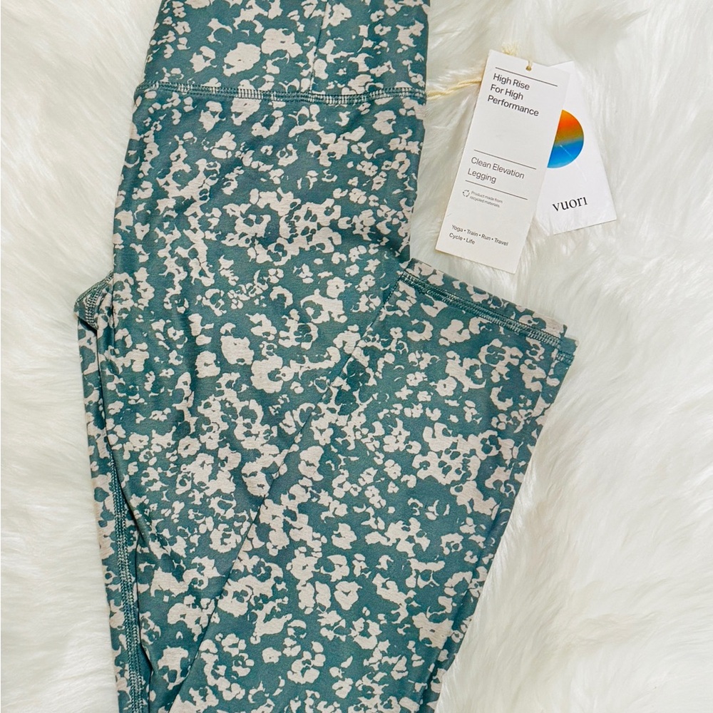 Vuori Clean Elevation Leggings in Light Stone Bloom Size XS NWT Yoga Run